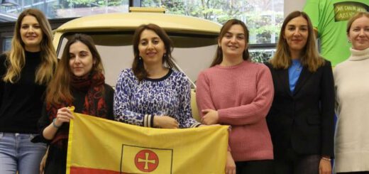 Frauenbundesliga: Dina Belenkaya legt die russische Flagge ab