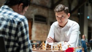 Carlsen verwehrt Nakamura in einem spannenden Finale den sechsten